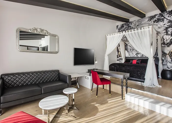 Honeymoon Suite
